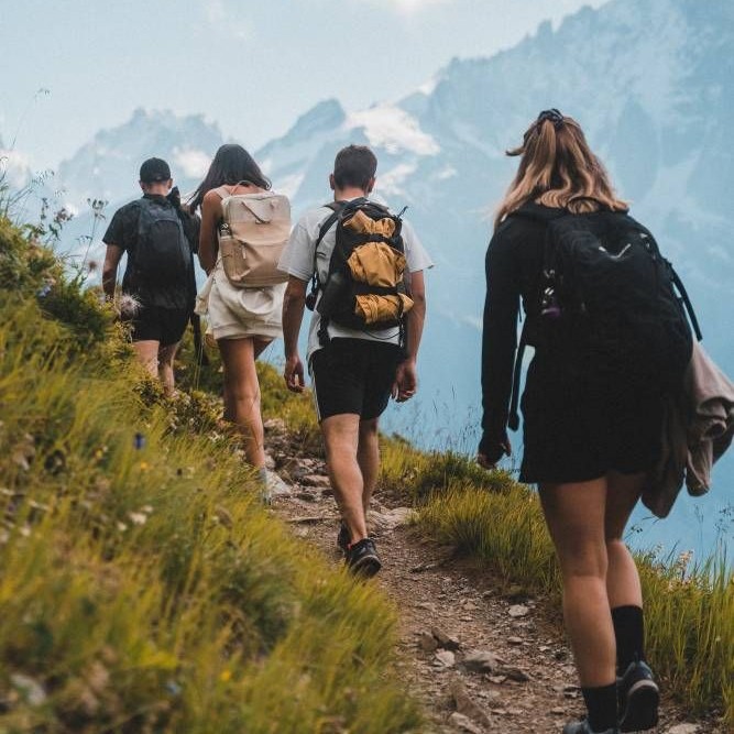 Outdoor Bekleidung für Damen – Plane deine Wanderung